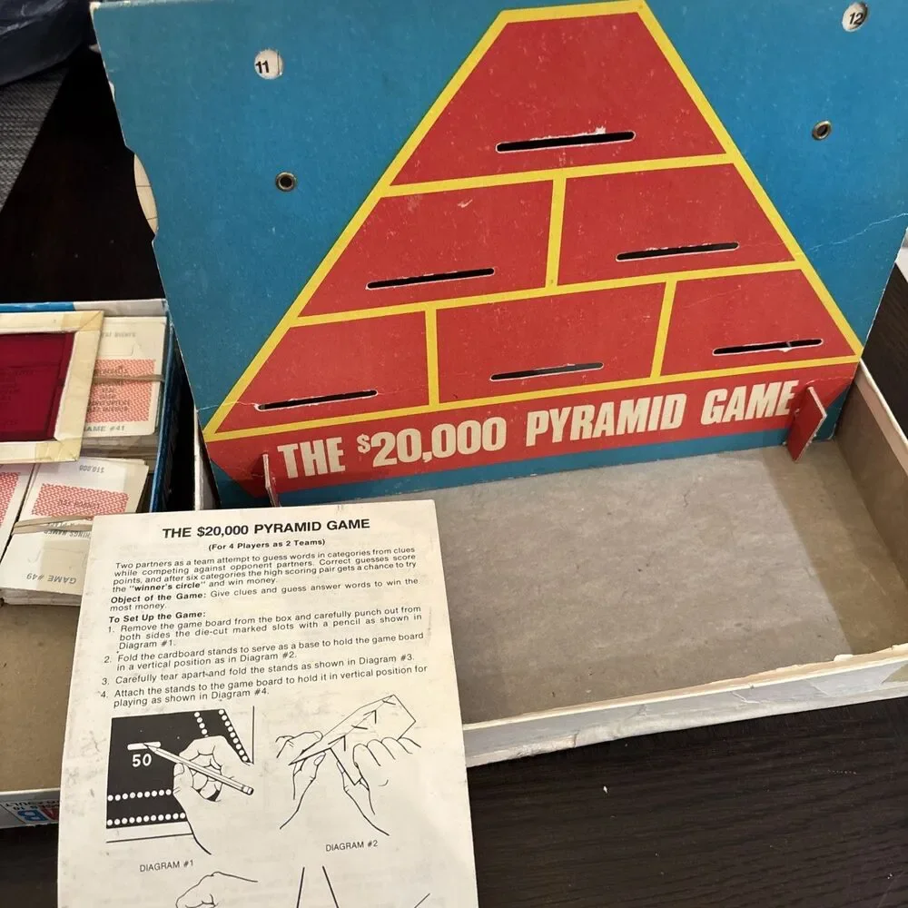 Vintage THE 10,000 Pyramid Game Family Board Game Milton Bradley 1974 No.4404